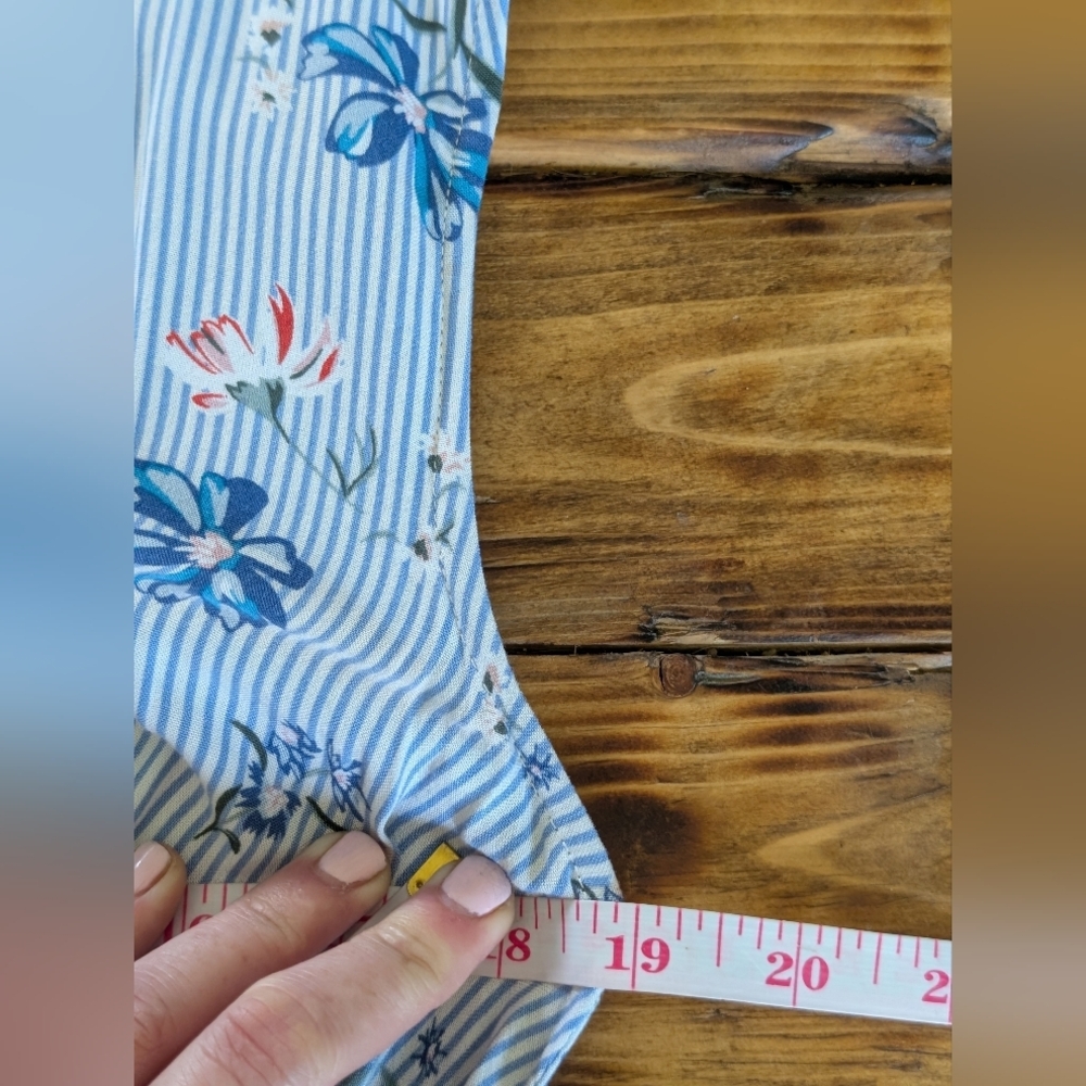 130.H&M Maternity Floral Blue and White Dress‎ - Picture 4 of 5